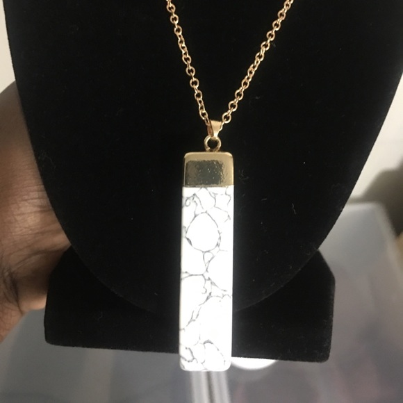 Gold and Howlite Stone Necklace - Picture 1 of 4